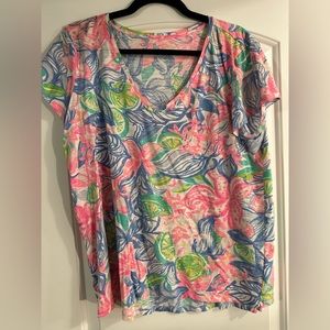 XL Women’s v-neck shirt